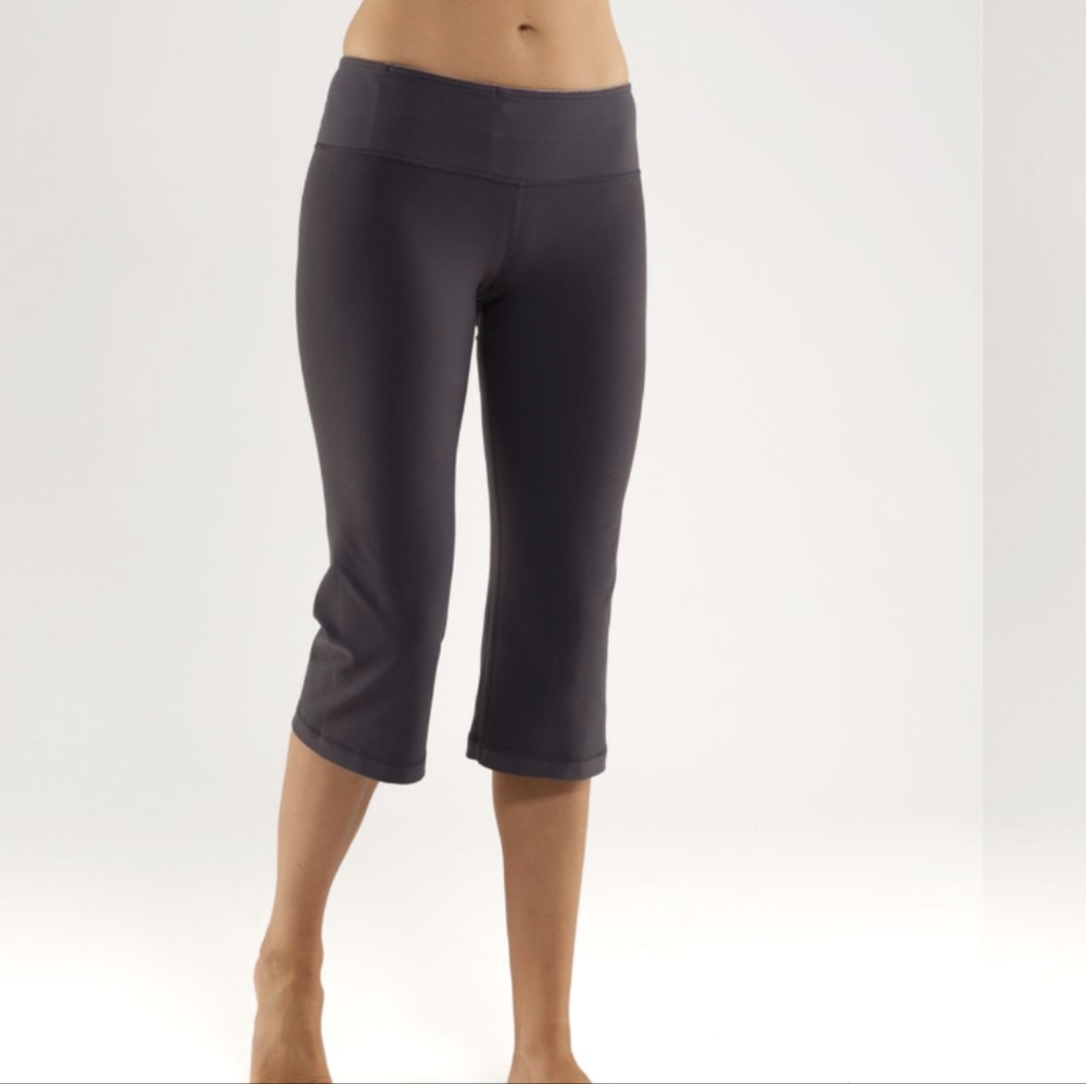 Lululemon Groove Crops Reversible coal grey / mint green